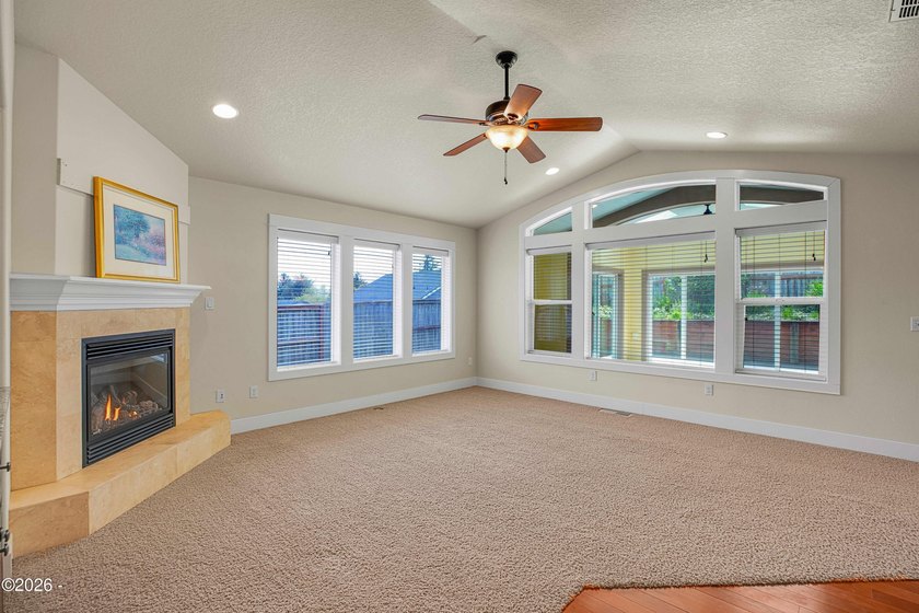 Excellent opportunity to own this gorgeous, custom single-level - photo 6