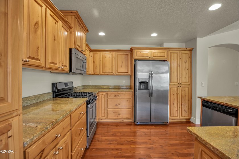 Excellent opportunity to own this gorgeous, custom single-level - photo 8