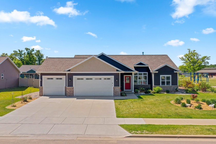 Welcome to this 3 year old, 3-bedroom, 2-bath home at 606 W 3rd - photo 11