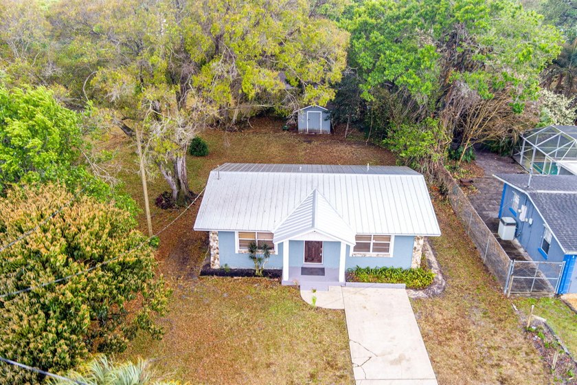 MUST SEE! Charming two-bedroom, two-bath, CBS home in a great - photo 5