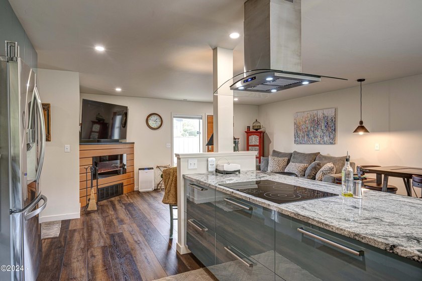 Fully custom remodeled home (2020-2021). Brought up to exacting - photo 8