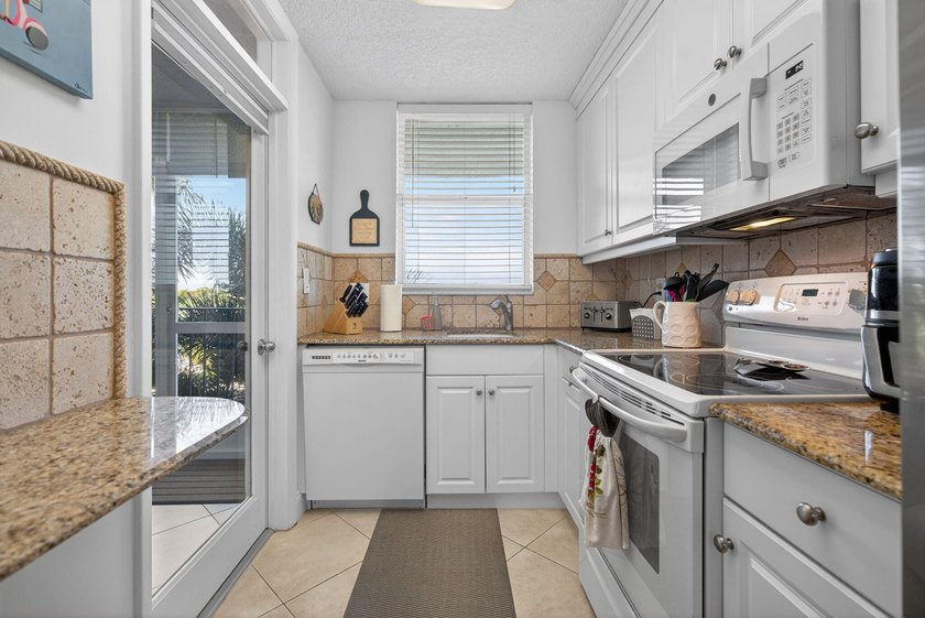 Waterfront living at its finest - spacious 1-bedroom, 1-bath - photo 25