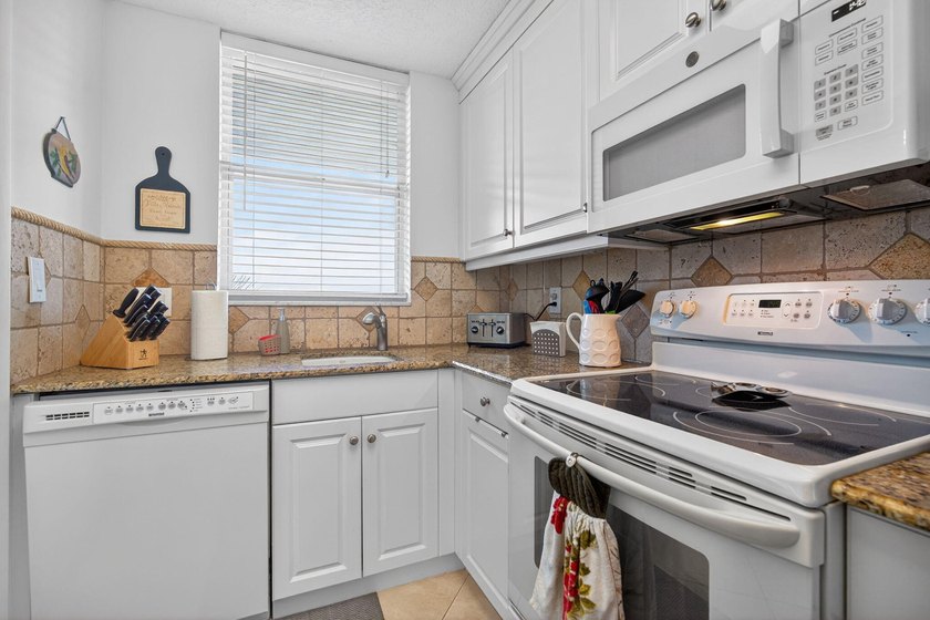 Waterfront living at its finest - spacious 1-bedroom, 1-bath - photo 26