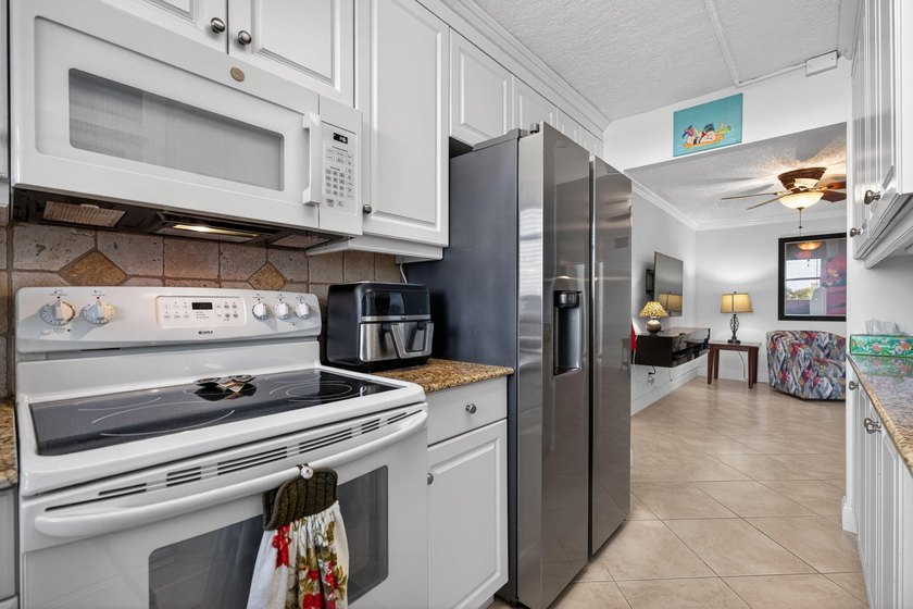 Waterfront living at its finest - spacious 1-bedroom, 1-bath - photo 27