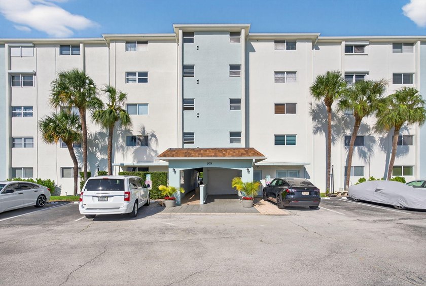 Waterfront living at its finest - spacious 1-bedroom, 1-bath - photo 29