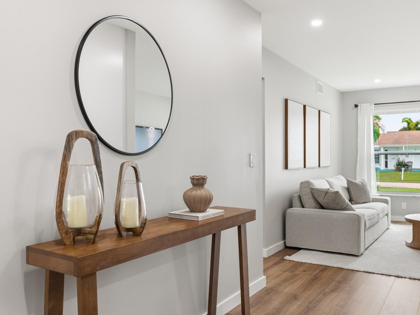 Welcome to this charming FULLY RENOVATED 2-bedroom, 1-bathroom - photo 19