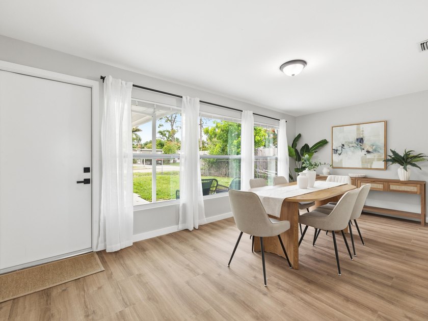 Welcome to this charming FULLY RENOVATED 2-bedroom, 1-bathroom - photo 22