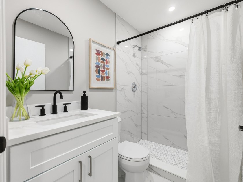 Welcome to this charming FULLY RENOVATED 2-bedroom, 1-bathroom - photo 26
