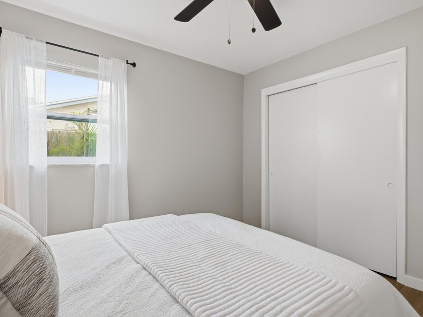 Welcome to this charming FULLY RENOVATED 2-bedroom, 1-bathroom - photo 31