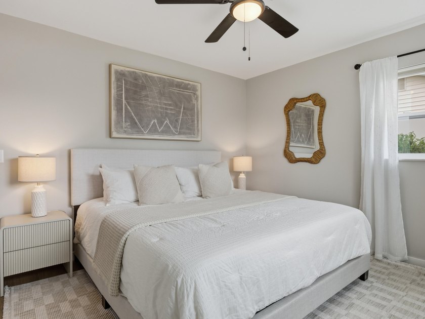 Welcome to this charming FULLY RENOVATED 2-bedroom, 1-bathroom - photo 34