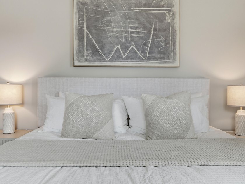 Welcome to this charming FULLY RENOVATED 2-bedroom, 1-bathroom - photo 35