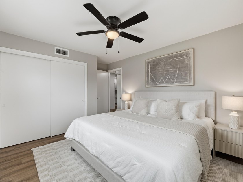 Welcome to this charming FULLY RENOVATED 2-bedroom, 1-bathroom - photo 36