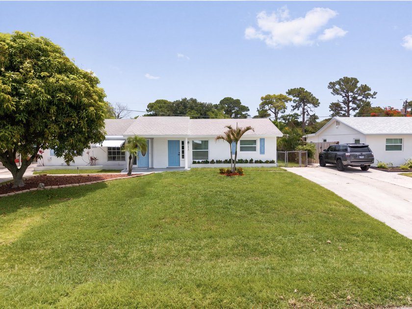 Welcome to this charming FULLY RENOVATED 2-bedroom, 1-bathroom - photo 37