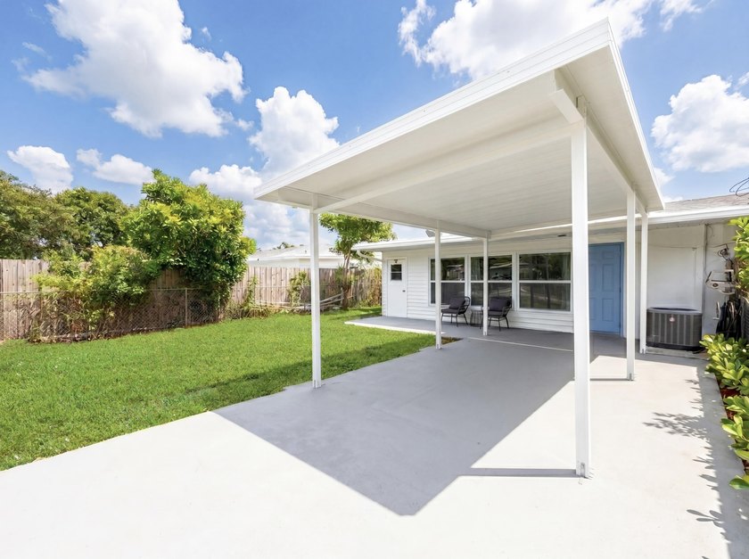 Welcome to this charming FULLY RENOVATED 2-bedroom, 1-bathroom - photo 39
