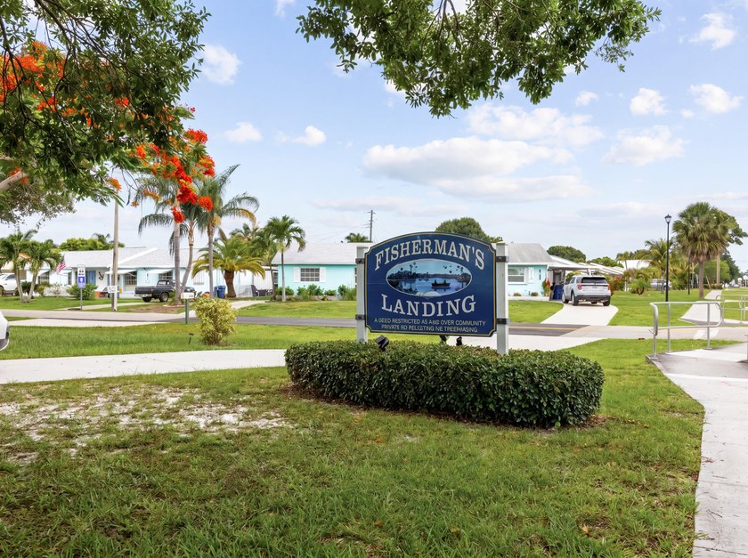 Welcome to this charming FULLY RENOVATED 2-bedroom, 1-bathroom - photo 41