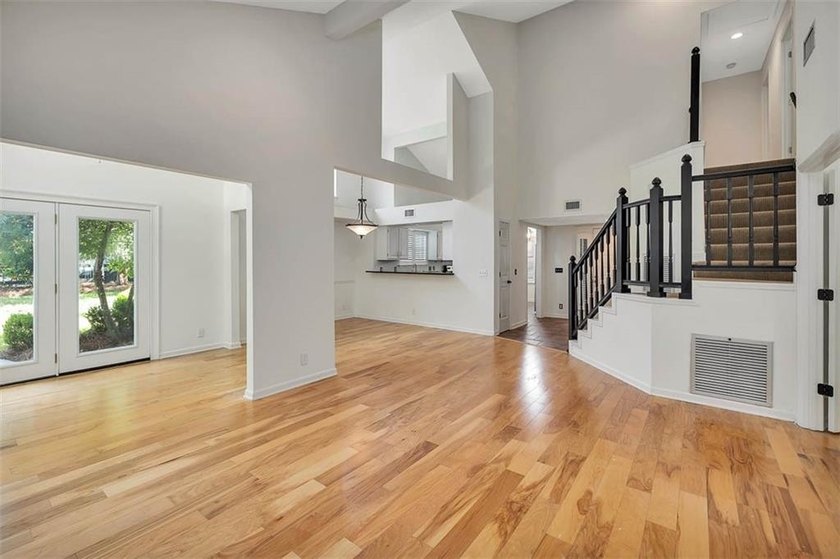 Welcome to 203 Grand Oaks - a beautifully maintained 3-bedroom - photo 3