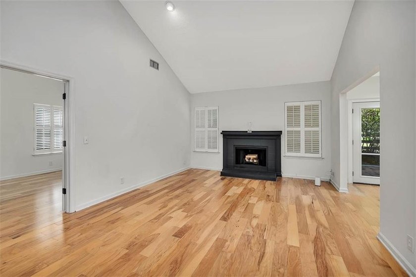 Welcome to 203 Grand Oaks - a beautifully maintained 3-bedroom - photo 6