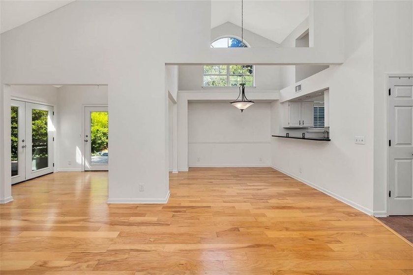 Welcome to 203 Grand Oaks - a beautifully maintained 3-bedroom - photo 8