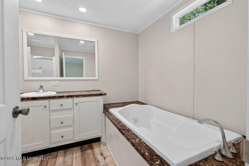 Brand new and never lived in! This beautiful 16' x 76' - photo 12