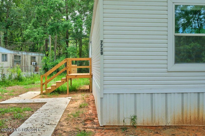 Brand new and never lived in! This beautiful 16' x 76' - photo 20