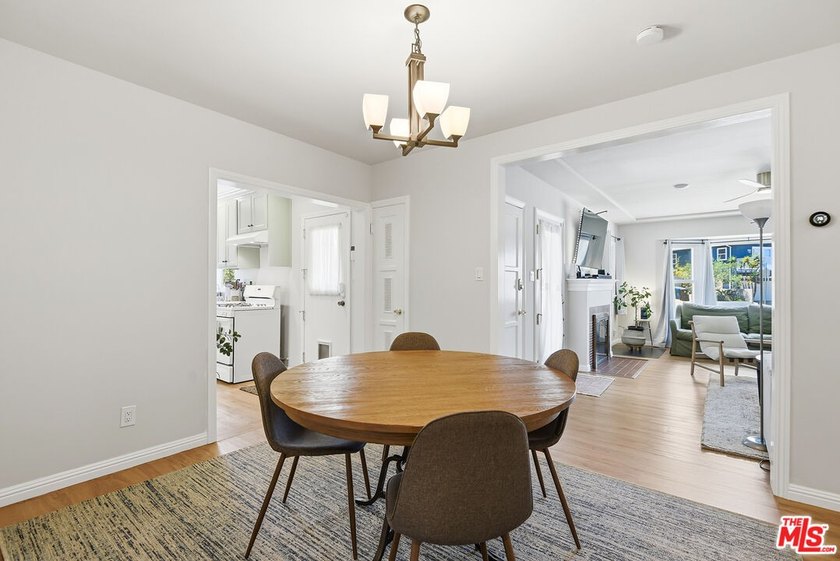 Beautifully updated coastal residence featuring 4 bedrooms, 2 - photo 7