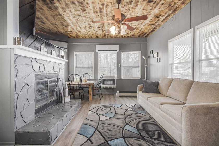 Welcome to your new lake house! This 2 bed 1 bath property - photo 5