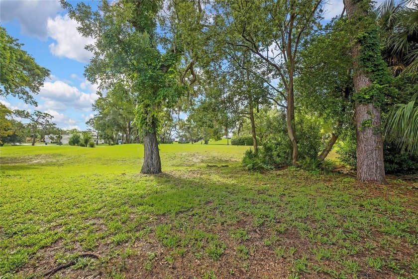 Set within the gated Glen Lakes Golf &amp; Country Club, this 2,238 - photo 40