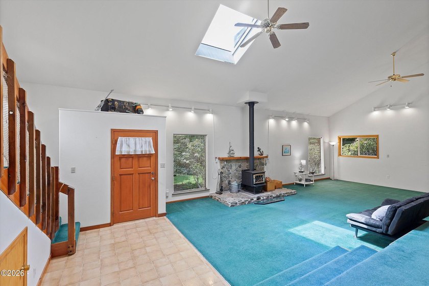 CHARMING COASTAL HOME! This 2,320 square foot home is located on - photo 10