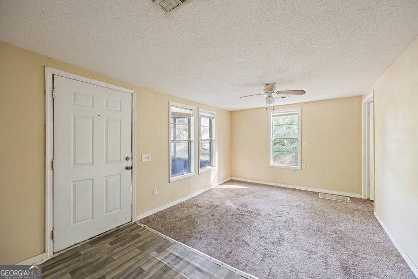 Charming opportunity in historic Darien! Ideally located in an - photo 12