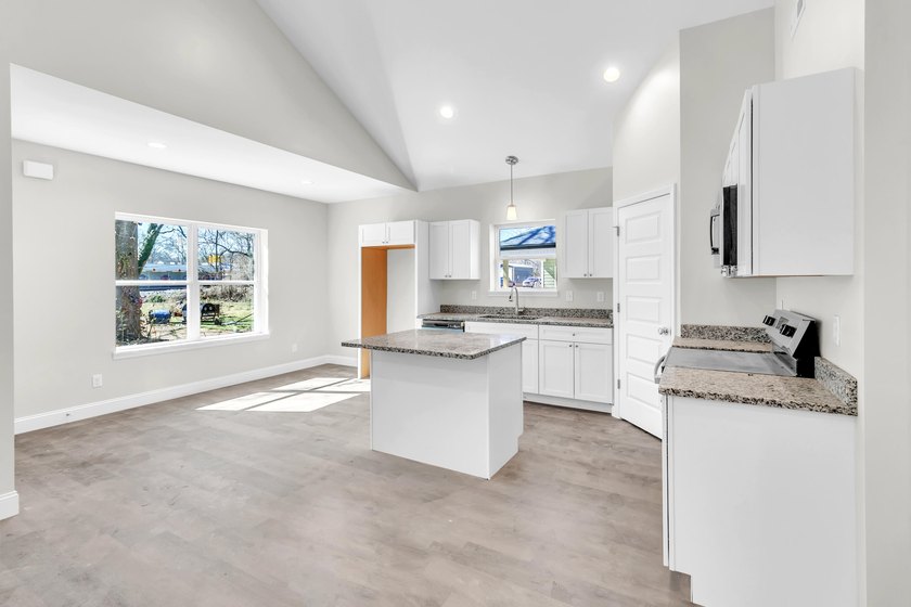 QUALIFIES FOR 100% FINANCING | NEW CONSTRUCTION...Experience - photo 7