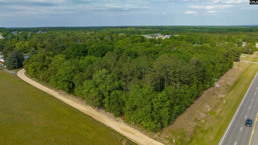 Fantastic development opportunity in a very high traffic area - photo 2