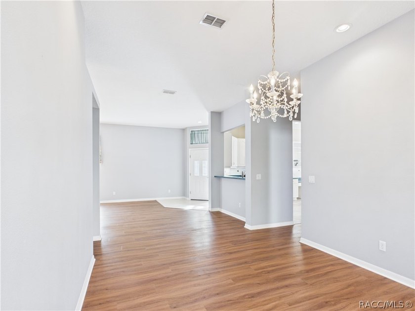 One or more photo(s) has been virtually staged. Rare floor plan - photo 15