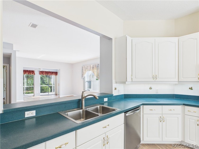 One or more photo(s) has been virtually staged. Rare floor plan - photo 17