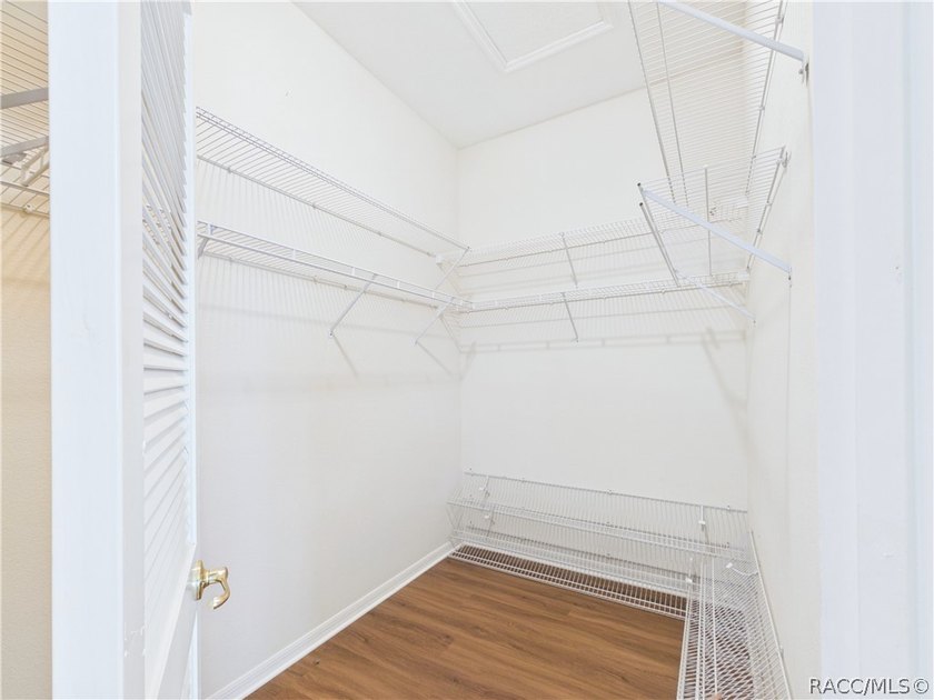 One or more photo(s) has been virtually staged. Rare floor plan - photo 28