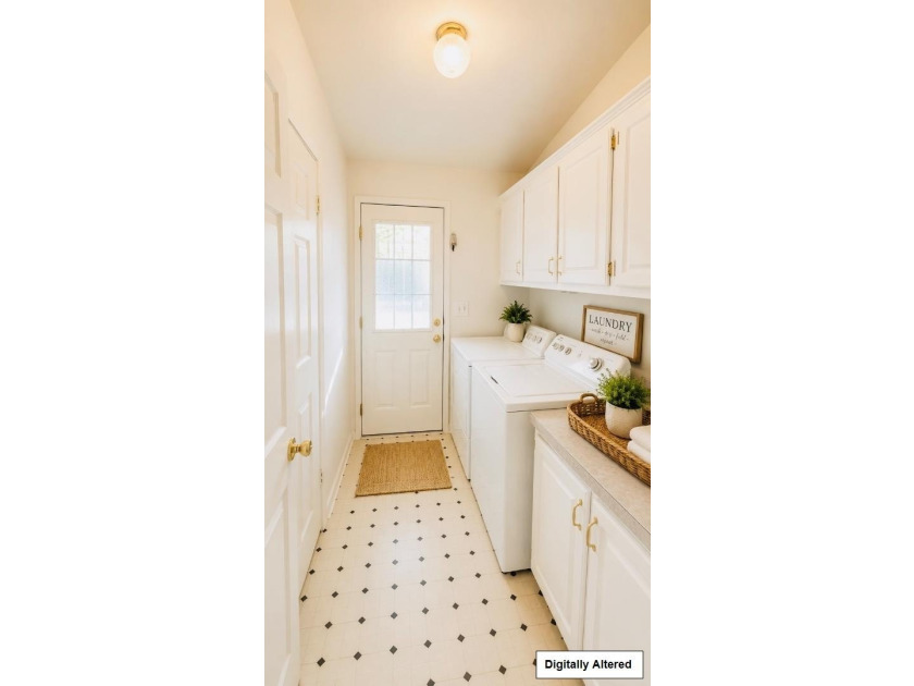 Well-maintained and spacious 1996 manufactured home located in - photo 12