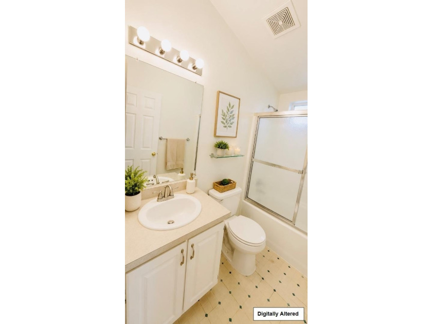 Well-maintained and spacious 1996 manufactured home located in - photo 14