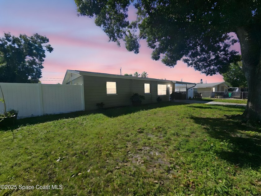 APPROVED SHORT SALE PRICE!! Welcome Home. This charming property - photo 3