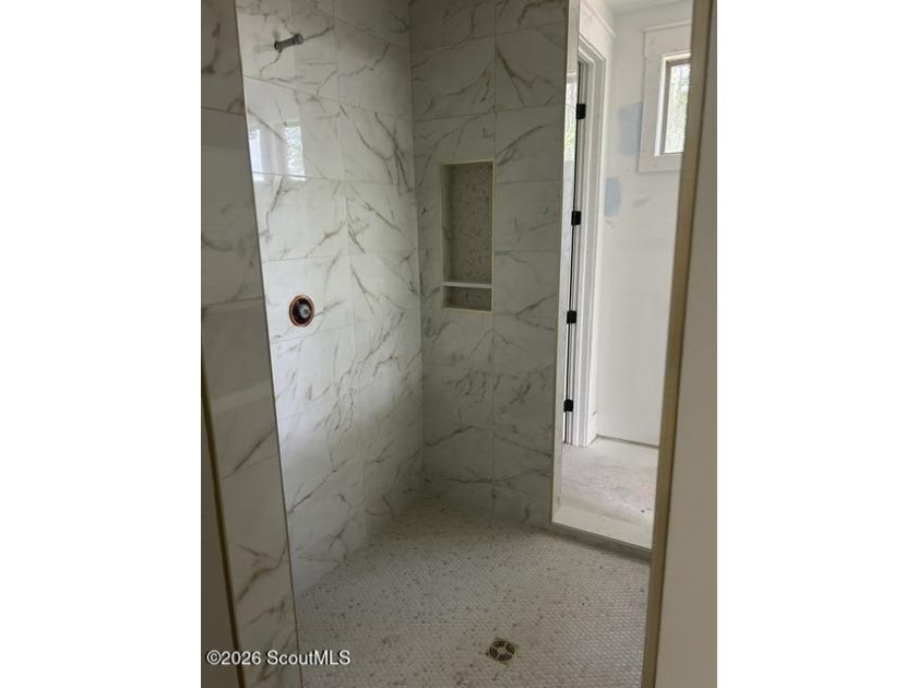 Stunning New Construction Craftsman in Sanctuary Cove - Golf - photo 8
