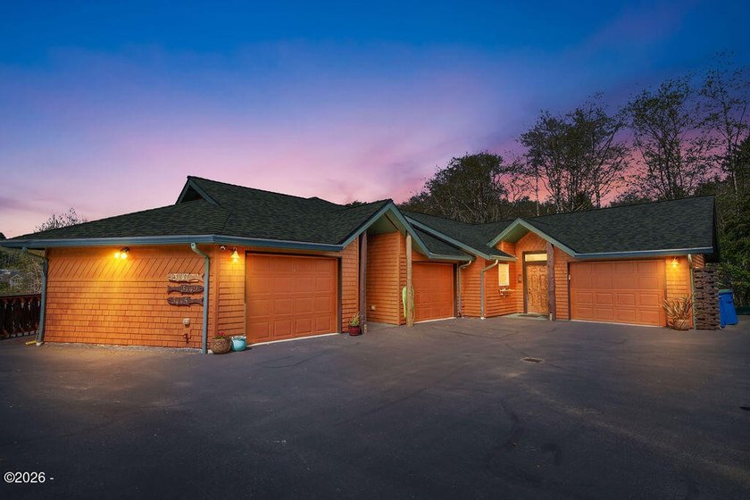 Hidden Cove Beckons - a rare 5 bedroom lakefront sanctuary where - photo 4