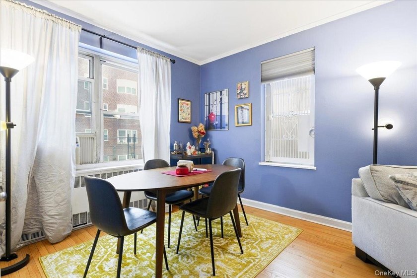 Welcome to this spacious and sun-filled Junior 1/One-Bedroom - photo 7