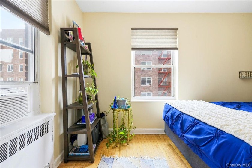 Welcome to this spacious and sun-filled Junior 1/One-Bedroom - photo 9