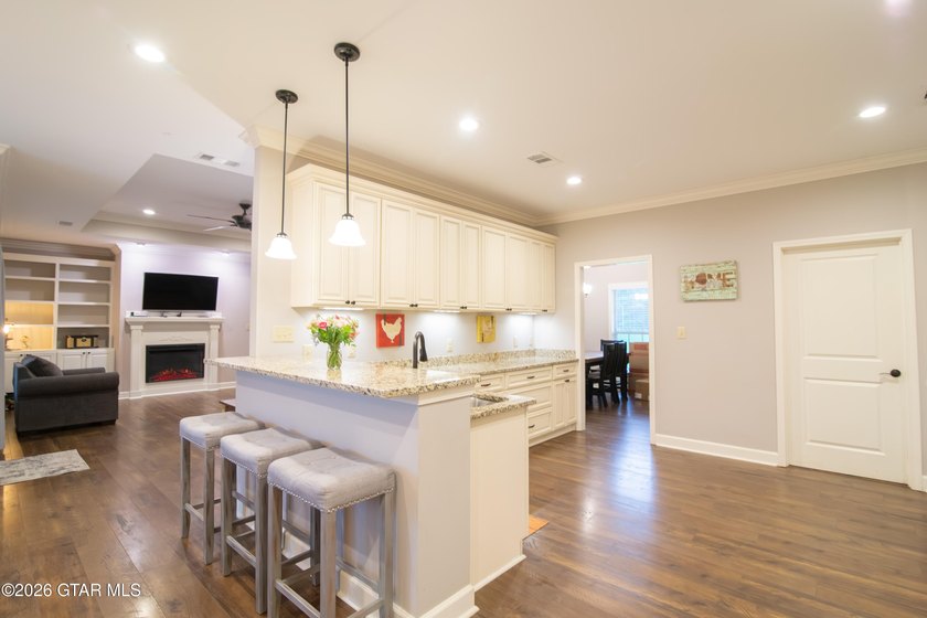 Beautiful home with country charm, this home offers the perfect - photo 7