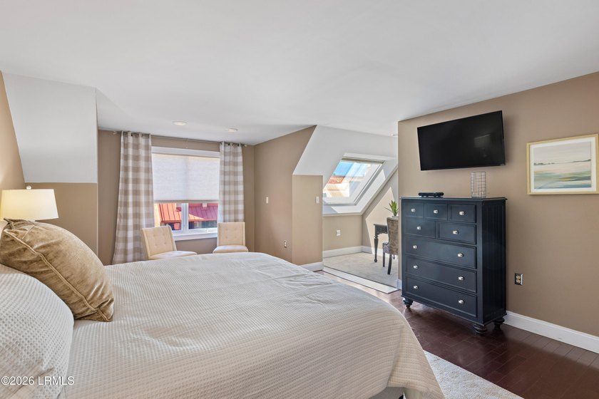 This beautifully updated 2 bedroom, 2.5 bath Harbourside II - photo 14