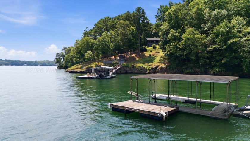 Smith Lake (Rock Creek) A fully renovated lake cottage on a nice - photo 2