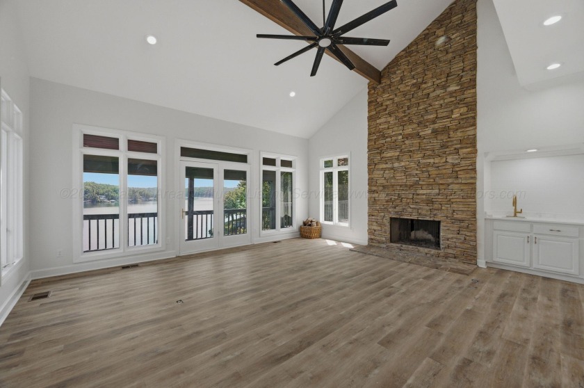Smith Lake (Rock Creek) A fully renovated lake cottage on a nice - photo 7