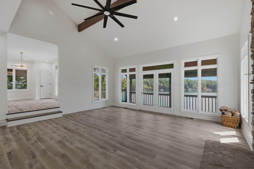 Smith Lake (Rock Creek) A fully renovated lake cottage on a nice - photo 8