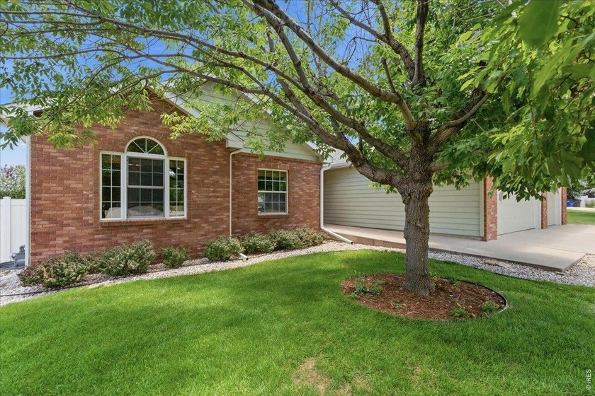 Welcome home to this truly one-of-a-kind property in Gateway - photo 3
