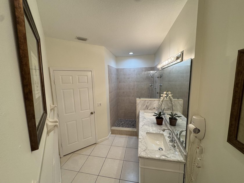 GREAT LOCATION, GATED COMMUNITY. RENOVATED, PARTIALLY FURNISHED - photo 12