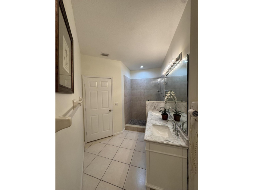 GREAT LOCATION, GATED COMMUNITY. RENOVATED, PARTIALLY FURNISHED - photo 15