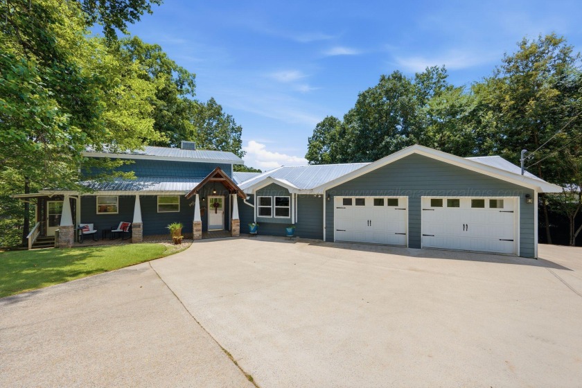Smith Lake living at its finest! This spacious 5BR/3BA lakefront - photo 4